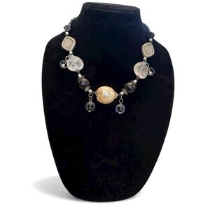 Elegant Black and Gold Necklace EUC